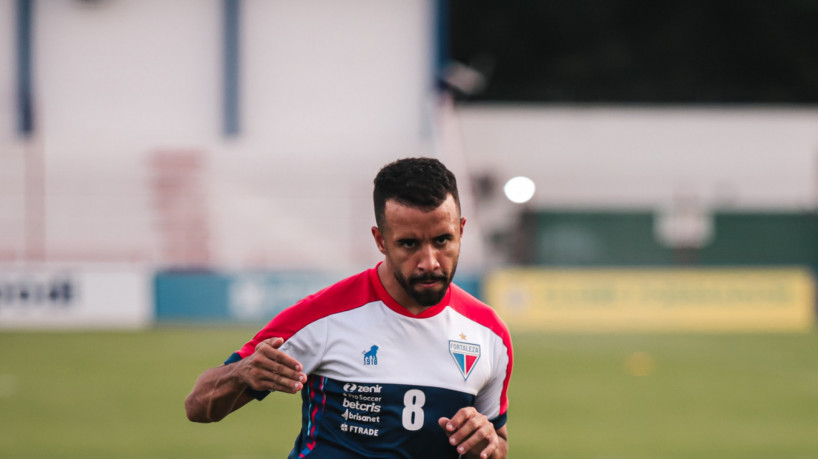 Volante Caio Alexandre em treino do Fortaleza no Centro de Excelência Alcides Santos, no Pici