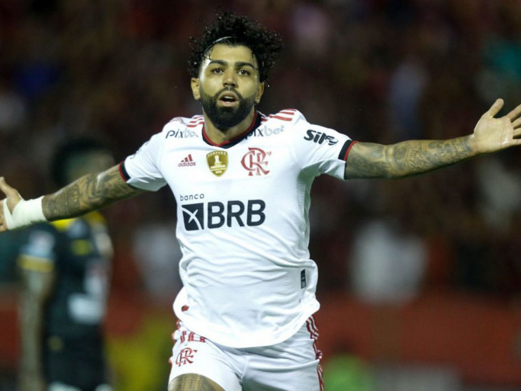 Gabigol decide e Flamengo vence Volta Redonda de virada 