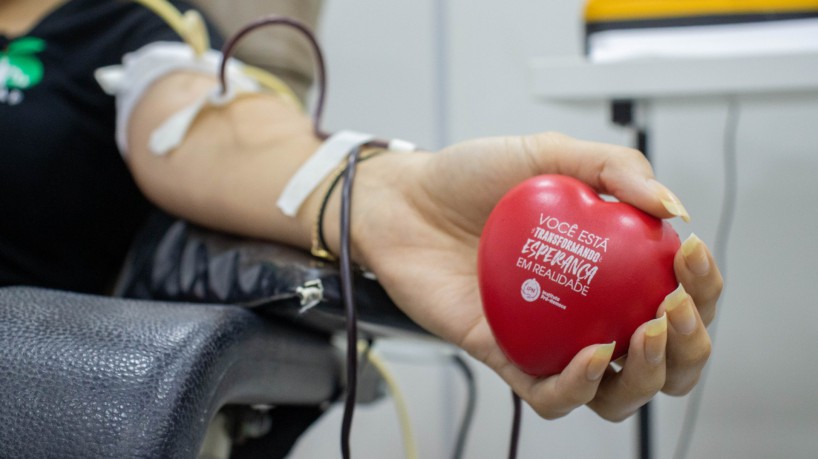 FORTALEZA, CEARÁ, BRASIL, 15-02-2023: Movimentação de carnaval no Hemoce da Praça Das Flores. (Foto: Samuel Setubal/ Especial para O Povo)