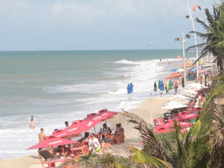 Cumbuco registra movimento normal na praia