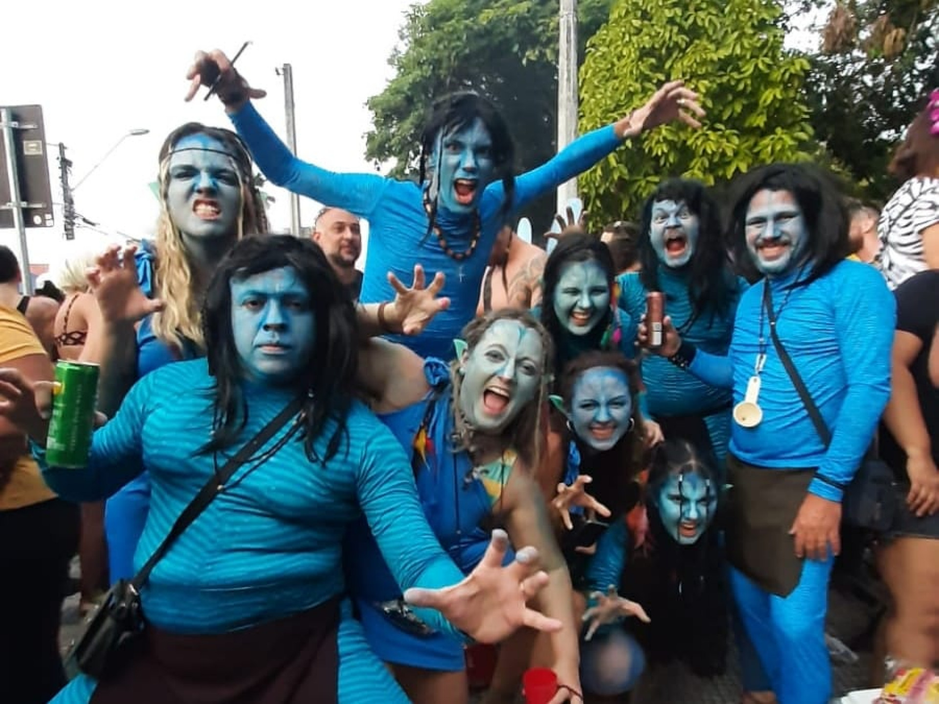 Família curte carnaval caracterizada em Fortaleza