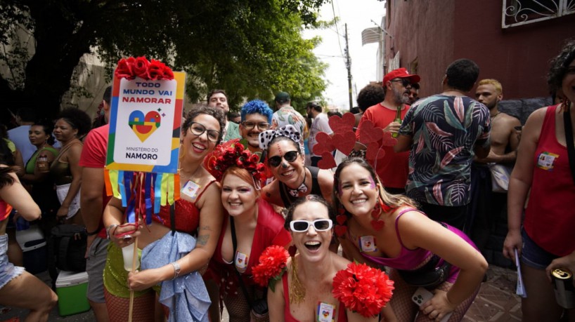 Cortejo Solto na Buraqueira no bairro Benfica conta com fantasias criativas
