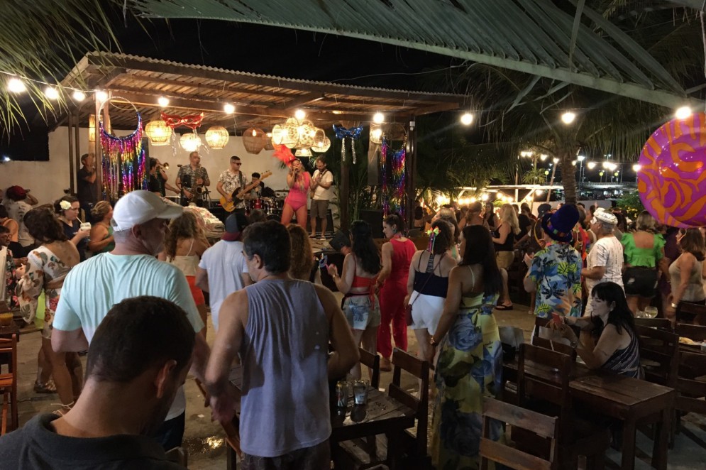 No palco, banda Iracema Bode Beat anima público do Tempero do Mangue