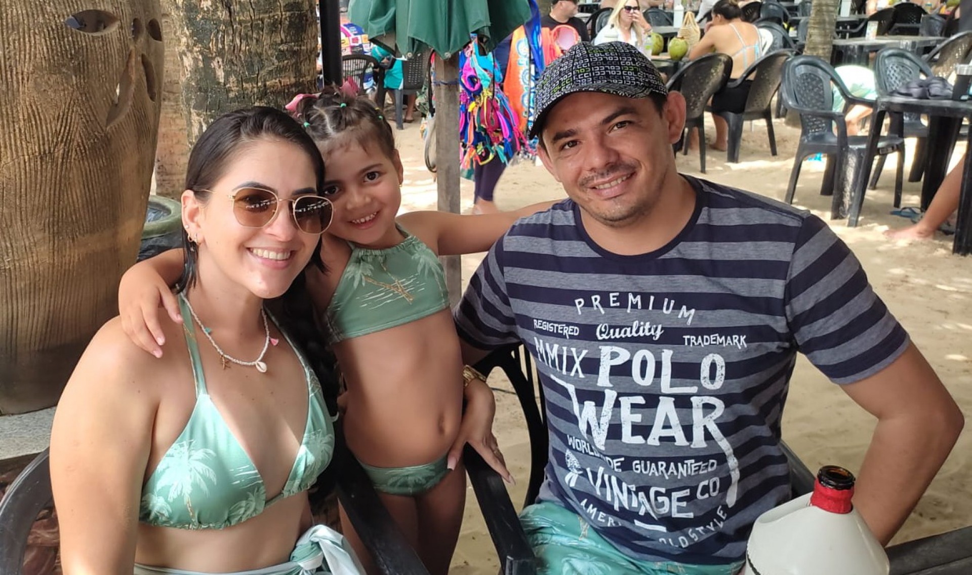 Família de Quiterianópolis veio à Fortaleza para curtir as praias durante o Carnaval