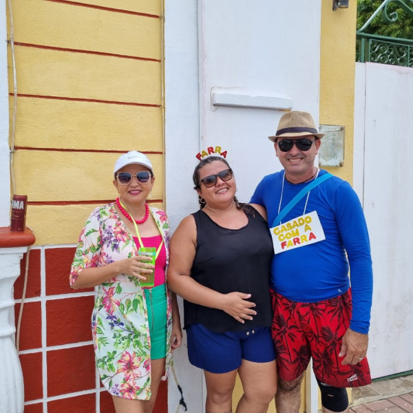 Casal e amiga aproveitam o Carnaval em Aracati