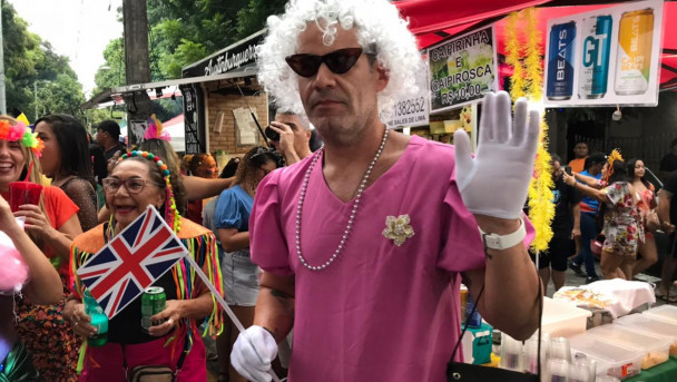  "É uma homanagem que faço a ela para, pelo menos, a gente ter um dia de rainha", diz o advogado