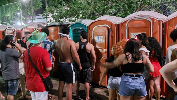 Condições de banheiros químicos é ponto negativo na praça João Gentil, no Benfica 