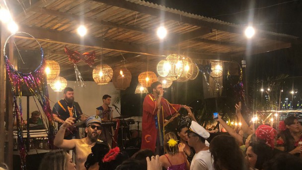 Banda Os Alfazemas em show no carnaval da Sabiaguaba