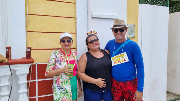 Casal e amiga aproveitam o Carnaval em Aracati