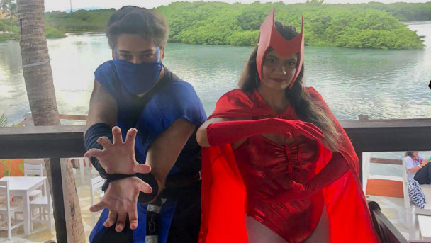 Casal se fantasia de personagens geeks na comemoração de Carnaval