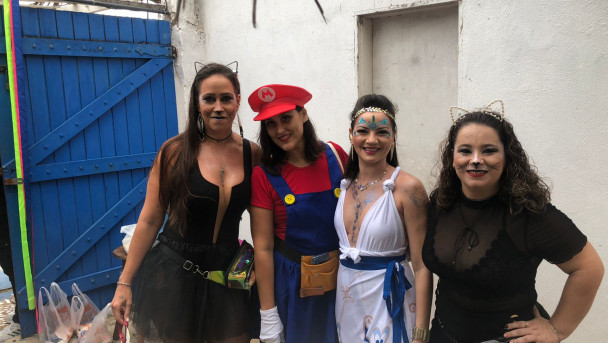 Quarteto de amigas participam de concurso de fantasia do Tempero do Mangue