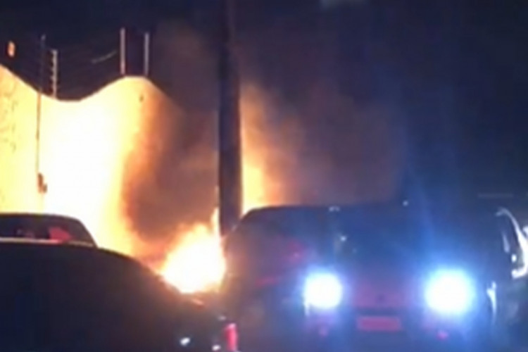 Vídeo que mostra transformador de energia no Cumbuco que pegou fogo