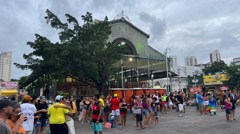 Mercado dos Pinhões atrai público variado no Carnaval 2023