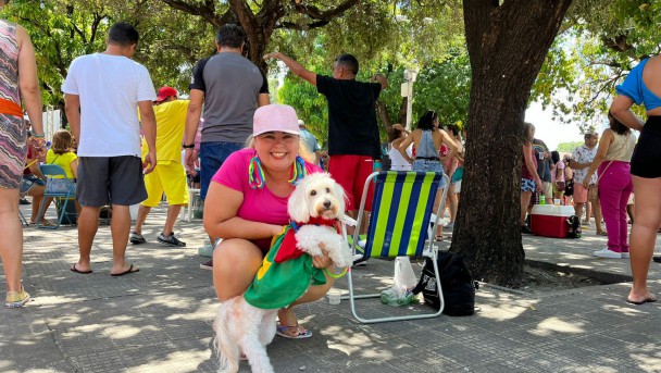 Os tutores e seus pets curtem o Carnaval no polo Benfica