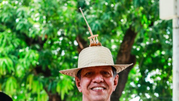 O professor Pedro Porfirio escolheu se vestir de 
