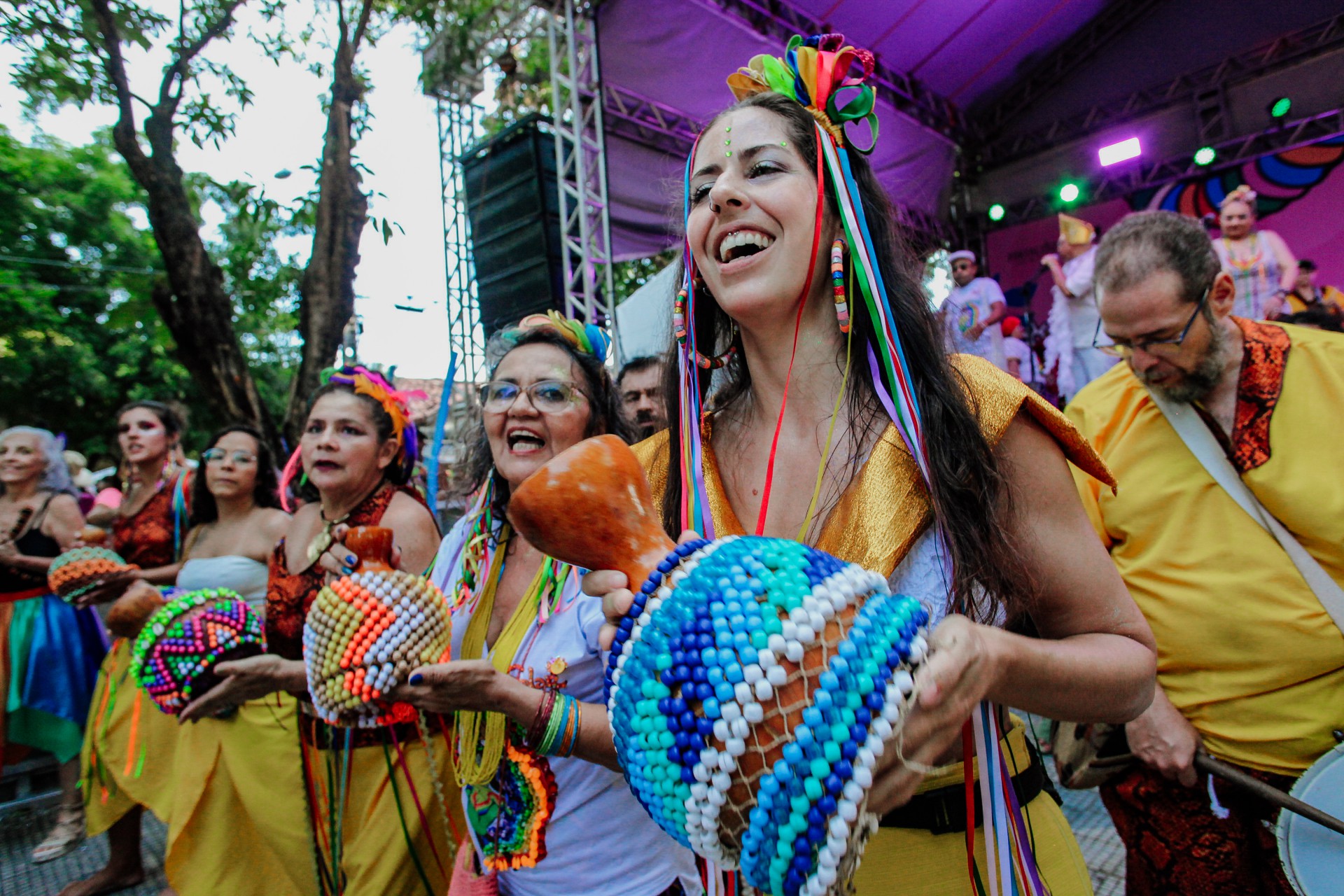Maracatu Solar se apresentou no Benfica (Foto: FÁBIO LIMA)