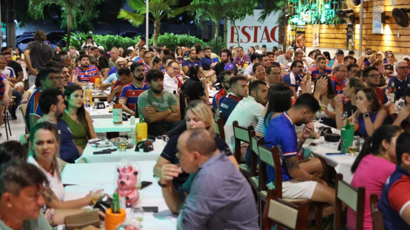 Tricolores foram ao Assis da Varjota assistir ao duelo