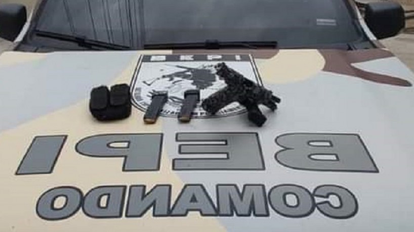 Uma pistola 9mm foi apreendida com Francisco Wanderson Lopes de Souza