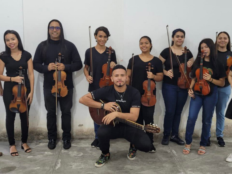 Formada por crianças e jovens, a Orquestra Municipal de São Gonçalo do Amarante realiza concerto gratuito neste domingo, 26, na praça da Matriz do município 