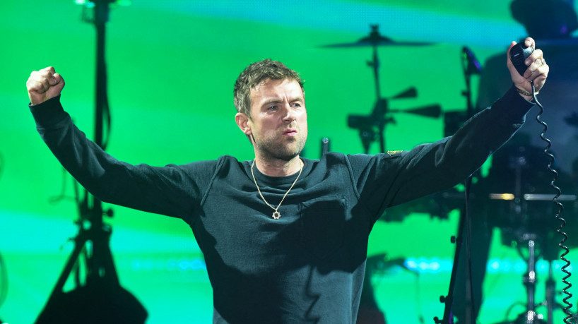 O cantor, compositor e guitarrista Damon Albarn vive bom momento em dois dois principais projetos, as bandas Gorillaz e Blur