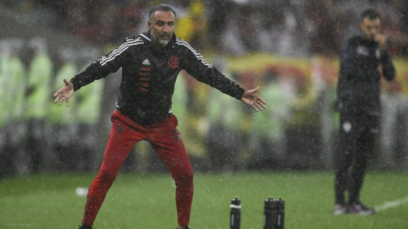 Técnico Vítor Pereira no jogo Flamengo x Independiente Del Valle, no Maracanã, pela Recopa Sul-Americana 2023