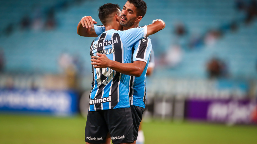 Cristaldo (costas) balançou as redes com passe de Suárez