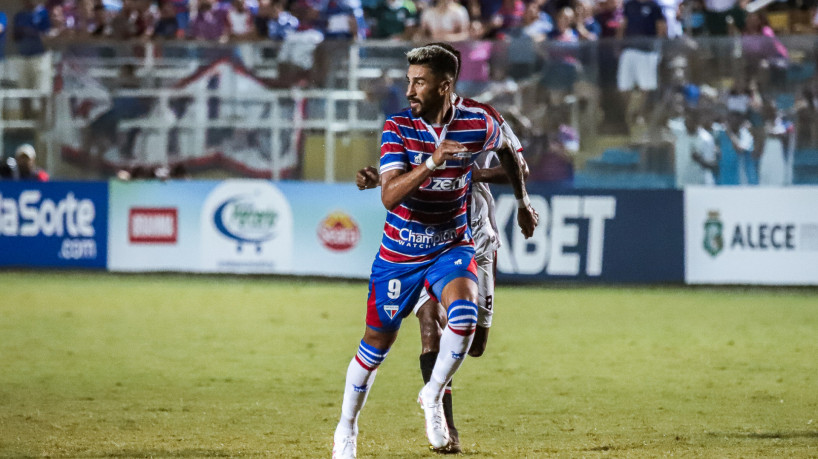 Atacante Lucero no jogo Fortaleza x Atlético-CE, no PV, pelo Campeonato Cearense 2023