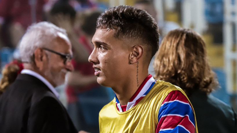 Meia Sammuel no jogo Fortaleza x Atlético-CE, no PV, pelo Campeonato Cearense 2023
