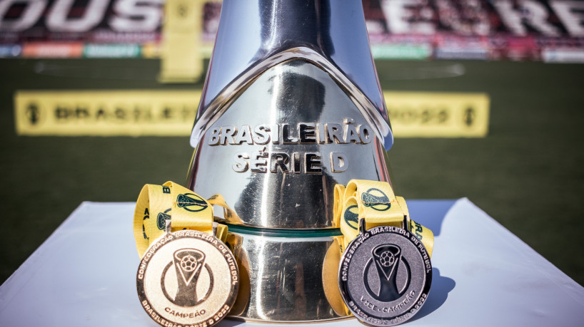 Taça e medalhas do Campeonato Brasileiro Série D 2022