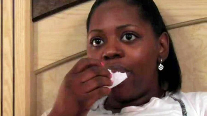 Mulher norte-americana tem doen&ccedil;a rara que a faz comer cerca de 75 papeis higi&ecirc;nicos por dia