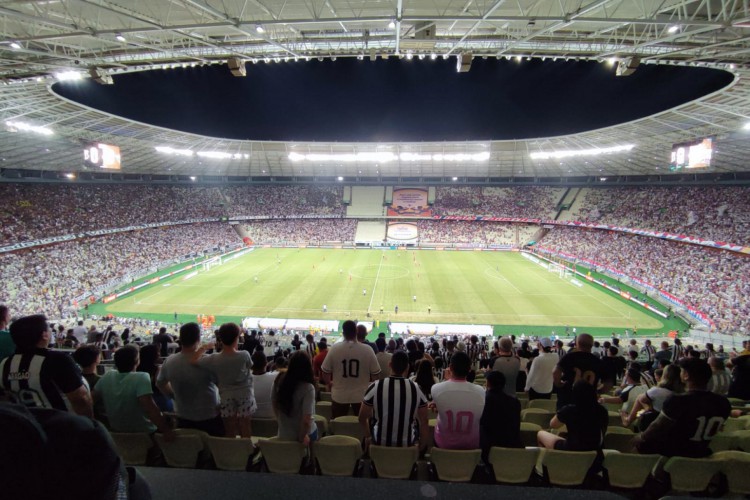 Torcidas de Cear&aacute; e Fortaleza em Cl&aacute;ssico-Rei