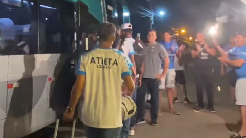Delegação do Iguatu em embarque para São Paulo, onde enfrenta o Santos pela Copa do Brasil
