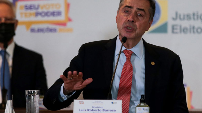 O presidente do Tribunal Superior Eleitoral, ministro Luís Roberto Barroso, participa de entrevista coletiva sobre o segundo turno das eleições municipais 2020