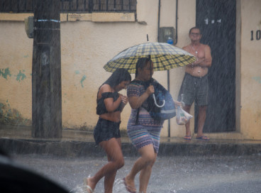 Mais de 100 municípios registraram chuvas, de acordo com boletim da Funceme deste domingo, 9. (Foto: Samuel Setubal/ Especial para O Povo) 