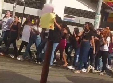 Estudantes foram às ruas do Centro de Paraipaba denunciar os assédios 