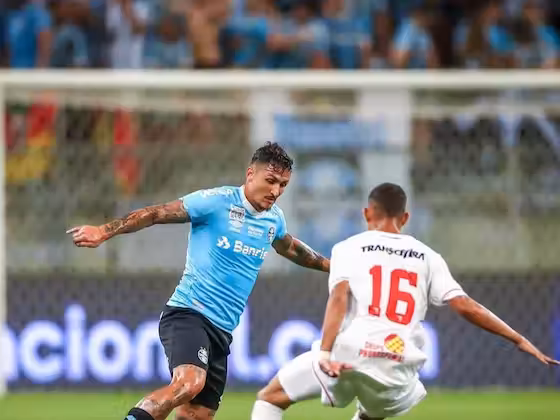 Vina e Erick Pulga no jogo entre Grêmio e Ferroviário