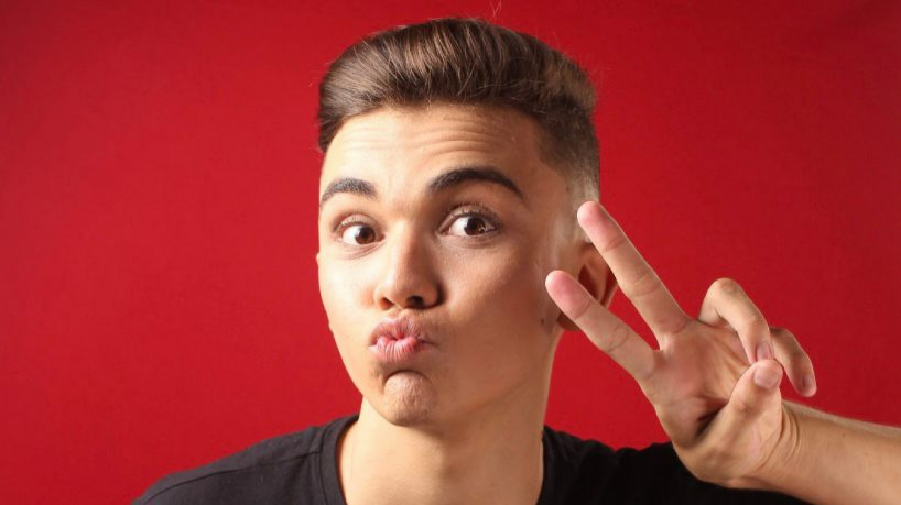 Átila Ângelo faz sucesso na internet com vídeos de humor nas redes sociais