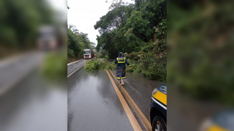 Polícia Rodoviária Federal (PRF) está presente nos perímetros para ajudar no processo de sinalização e de ordenamento  