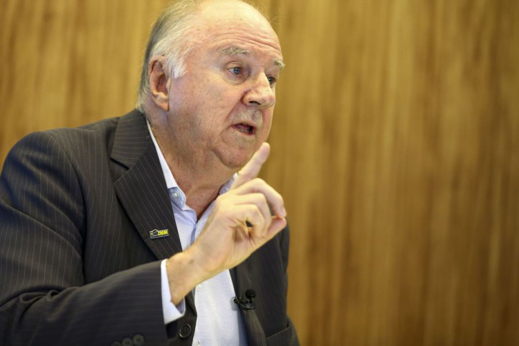 Presidente da CNM, Paulo Ziulkoski, diz que desonera&ccedil;&atilde;o representaria economia de R$ 11 bilh&otilde;es ao ano para os or&ccedil;amentos municipais 