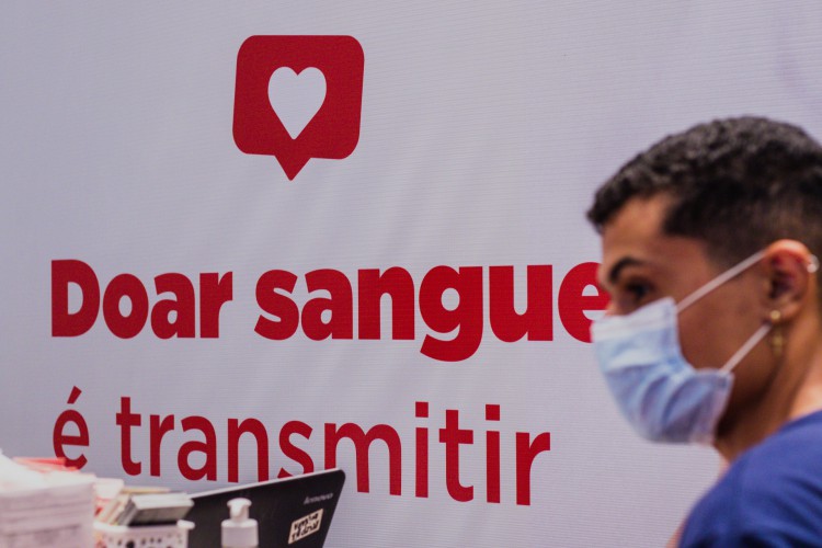 Foto de apoio ilustrativo: Hemoce é o único hemocentro do Brasil e da América Latina a doar e receber sangue raro de qualquer país do mundo desde essa terça-feira, 1º