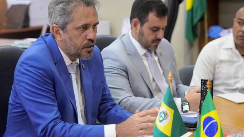 O governador Elmano de Freitas (PT) durante agenda em Brasília 
