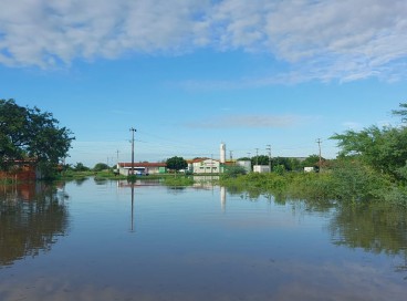 Campus do IFCE Tabuleiro do Norte tem os arredores completamente inundados pela chuva 