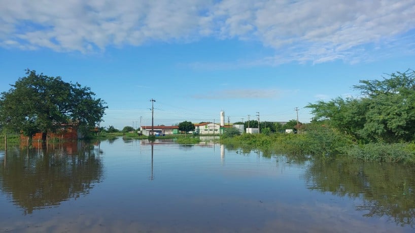 Campus do IFCE Tabuleiro do Norte tem os arredores completamente inundados pela chuva(foto: Whats...
