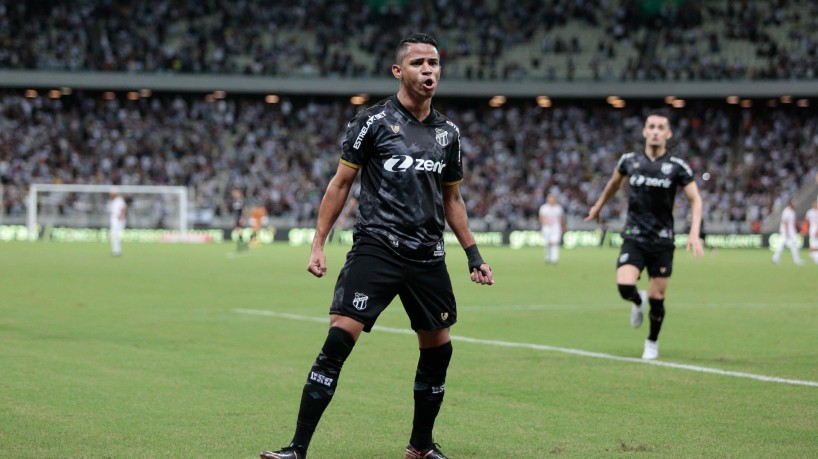 Erick começa jogando a partida do Ceará contra a Ponte Preta