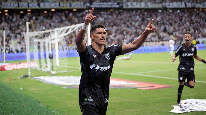 Atacante Luvannor comemora gol no jogo Ceará x Sergipe, na Arena Castelão, pela Copa do Nordeste 2023