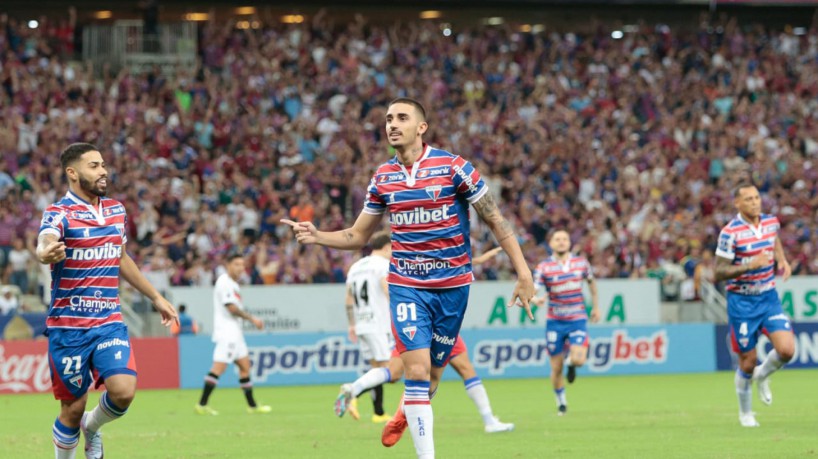 Jogadores do Fortaleza comemoram gol anotado por Thiago Galhardo diante do Palestino-CHI, pela Copa Sul-Americana. 