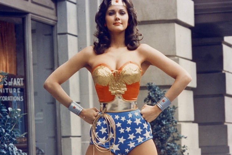 Lynda Carter tentou ser Miss Mundo, até ser convidada para interpretar a Mulher-Maravilha na série de TV