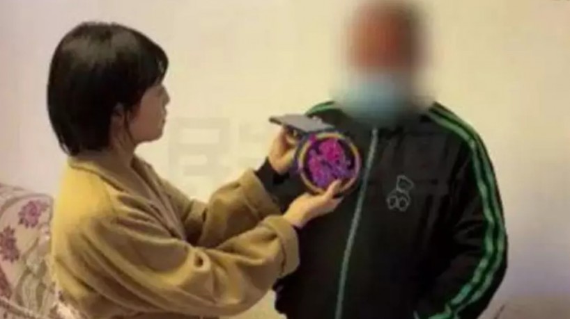 Homem descobriu que namorava mulher de amigo