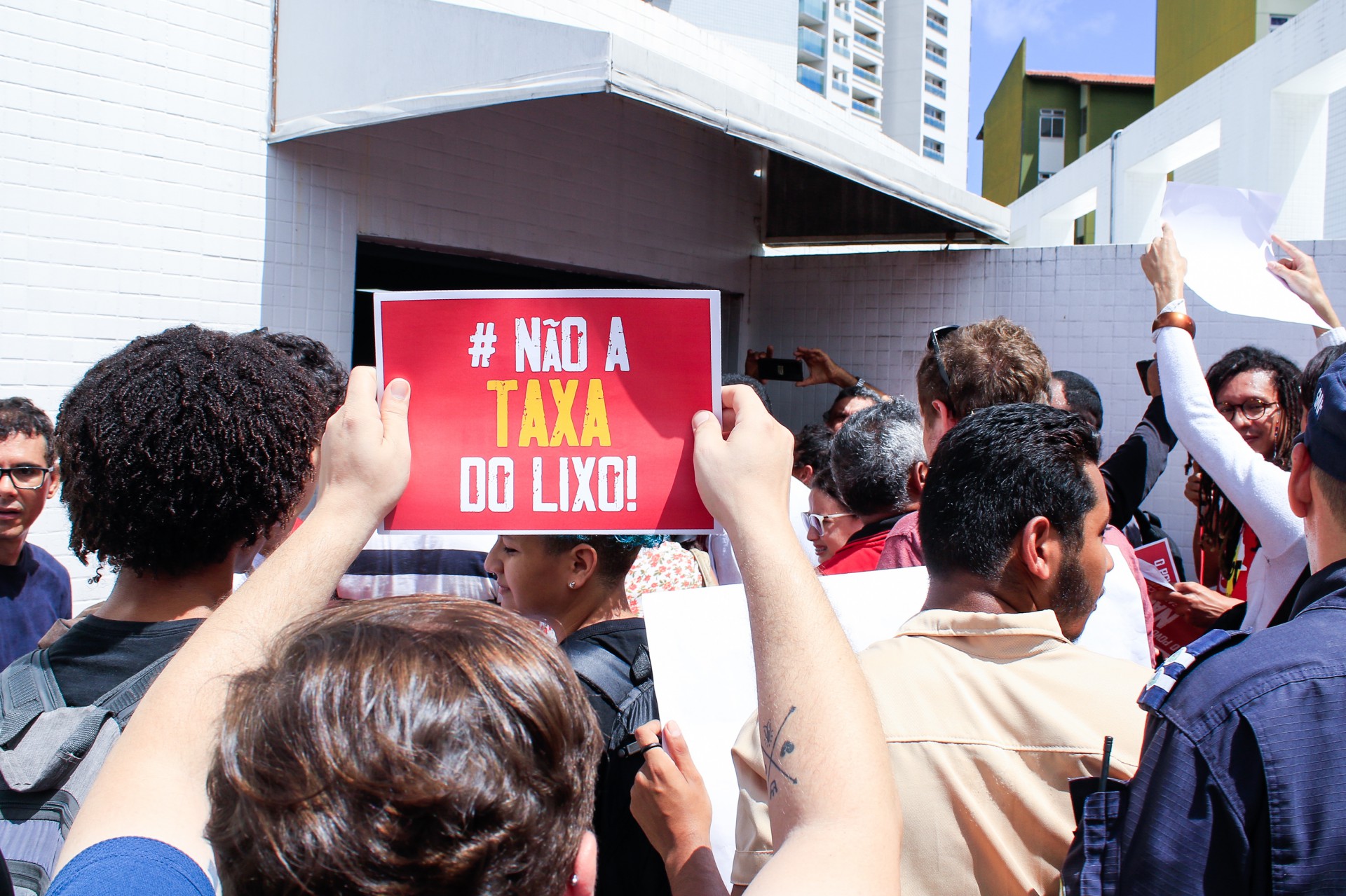 Protestos contra a Taxa do Lixo ocorreram quando o projeto foi votado na Câmara Municipal (Foto: THAÍS MESQUITA)