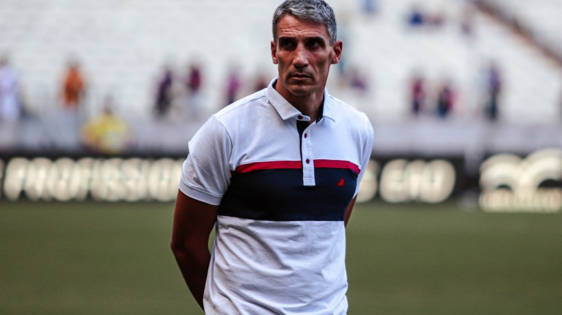 Técnico Juan Pablo Vojvoda no jogo Fortaleza x Ferroviário, na Arena Castelão, pela Copa do Nordeste 2023